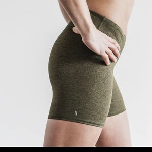 NoBull Mid Rise Plush Heather 4” Short in Olive Heather. Size Xs. LIKE NEW